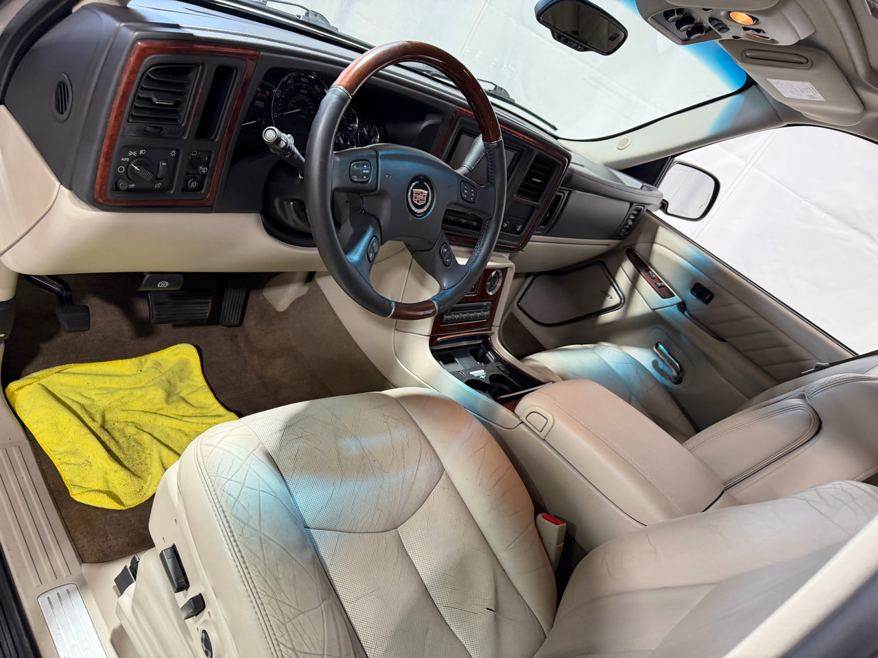 Used 2004 Cadillac Escalade ESV Platinum image 24