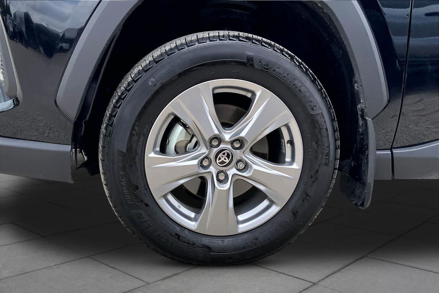 Used 2025 Toyota RAV4 XLE w/ Convenience Package FWD image 11