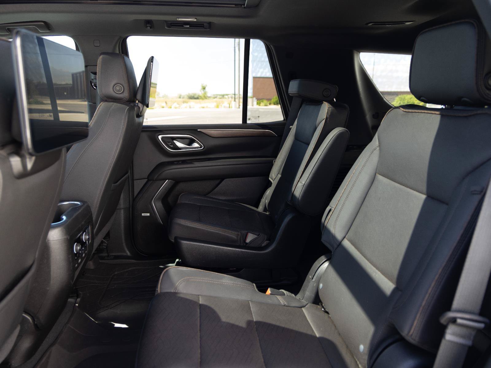 Used 2024 Chevrolet Tahoe High Country w/ Advanced Technology Package AWD/4WD image 18