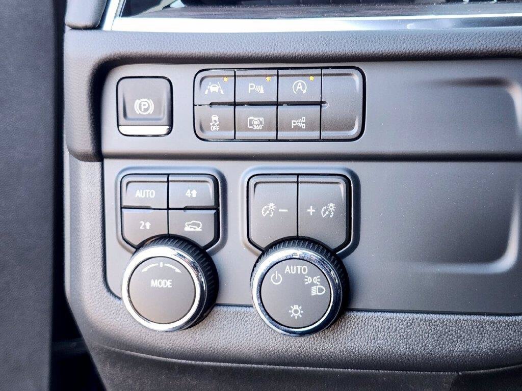 New 2026 Chevrolet Suburban LS AWD/4WD image 24