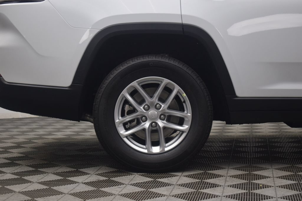 New 2026 Jeep Grand Cherokee L Laredo w/ Trailer Tow Package AWD/4WD image 7