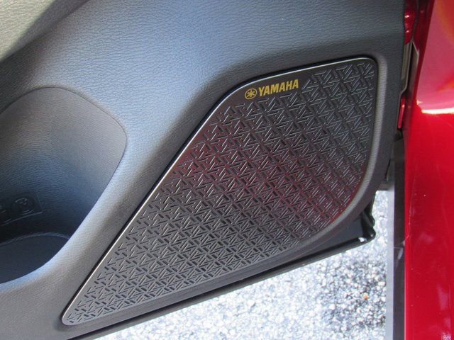 New 2025 Mitsubishi Outlander SE image 13