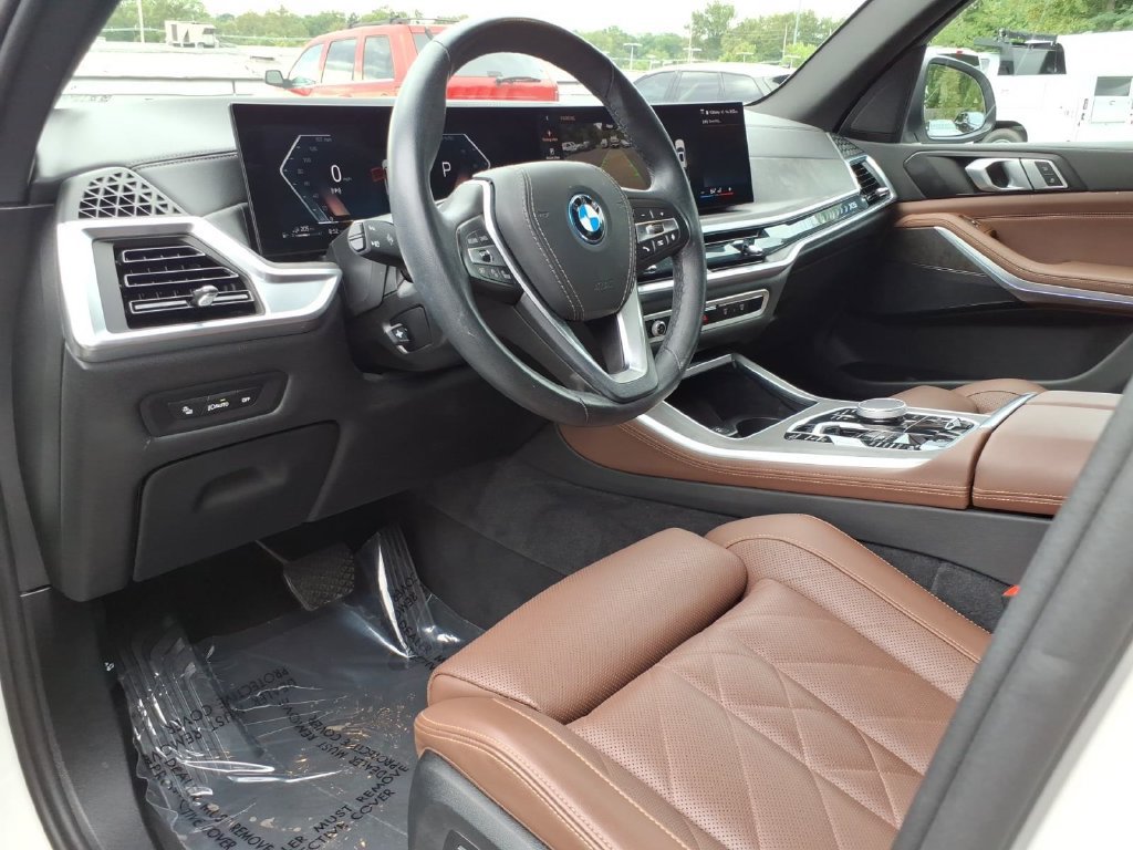 Used 2025 BMW X5 xDrive50e AWD/4WD image 13