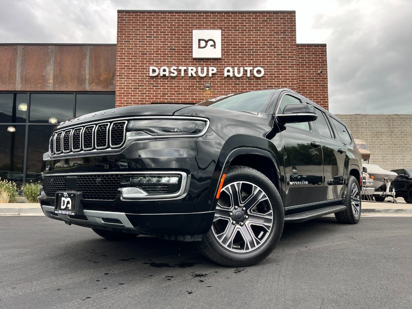 Used 2023 Jeep Wagoneer L Series II image 1