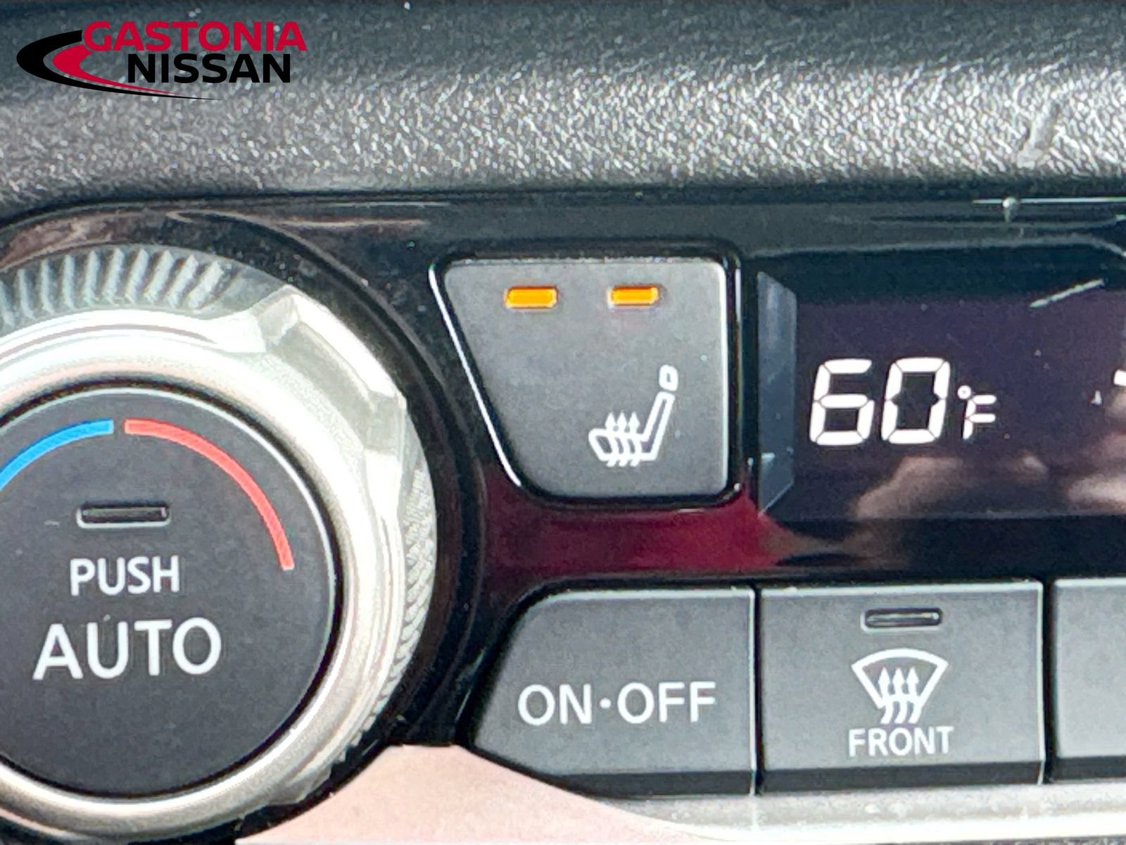 Used 2024 Nissan Versa SR FWD image 25