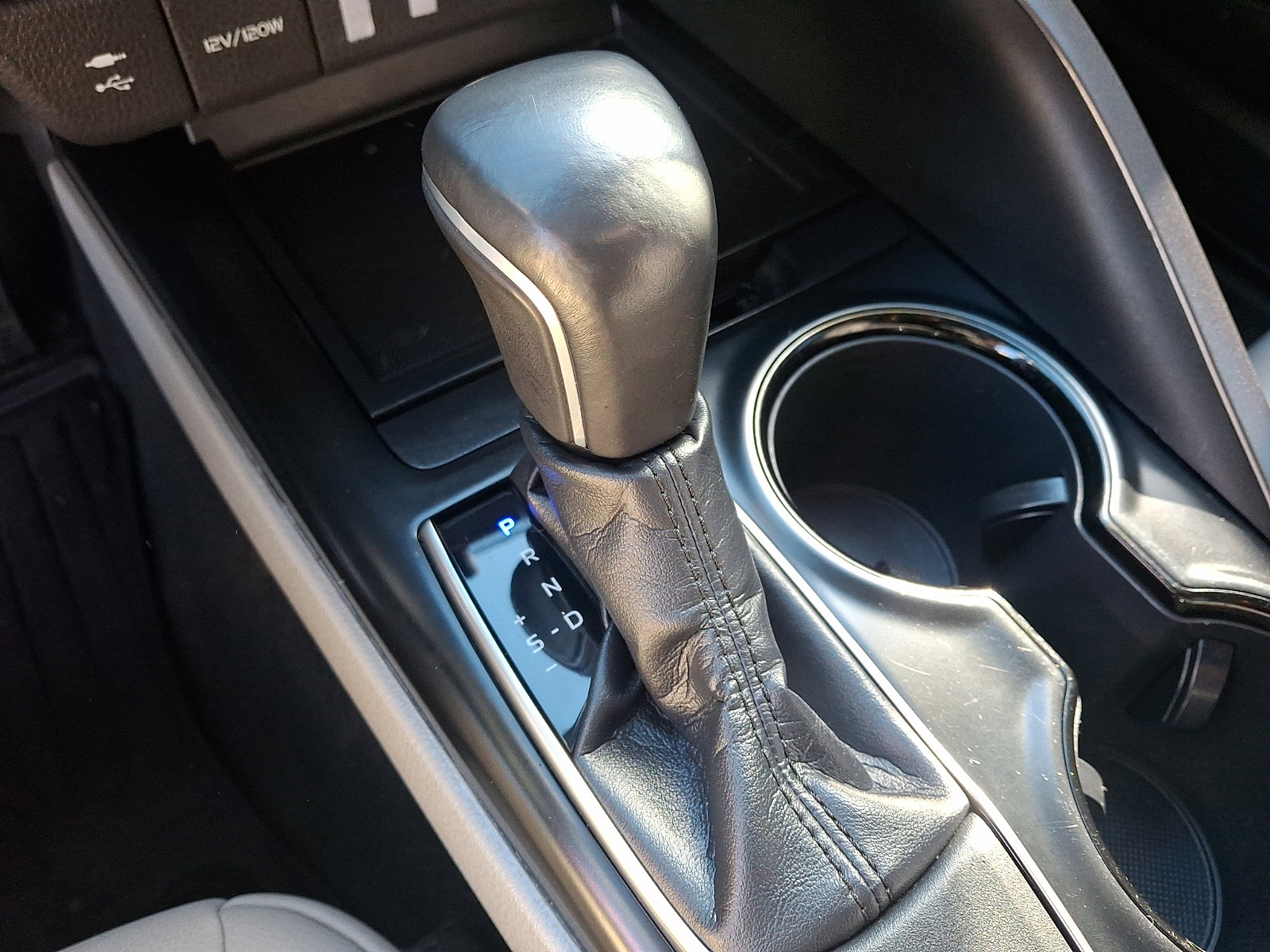 Used 2018 Toyota Camry SE image 14