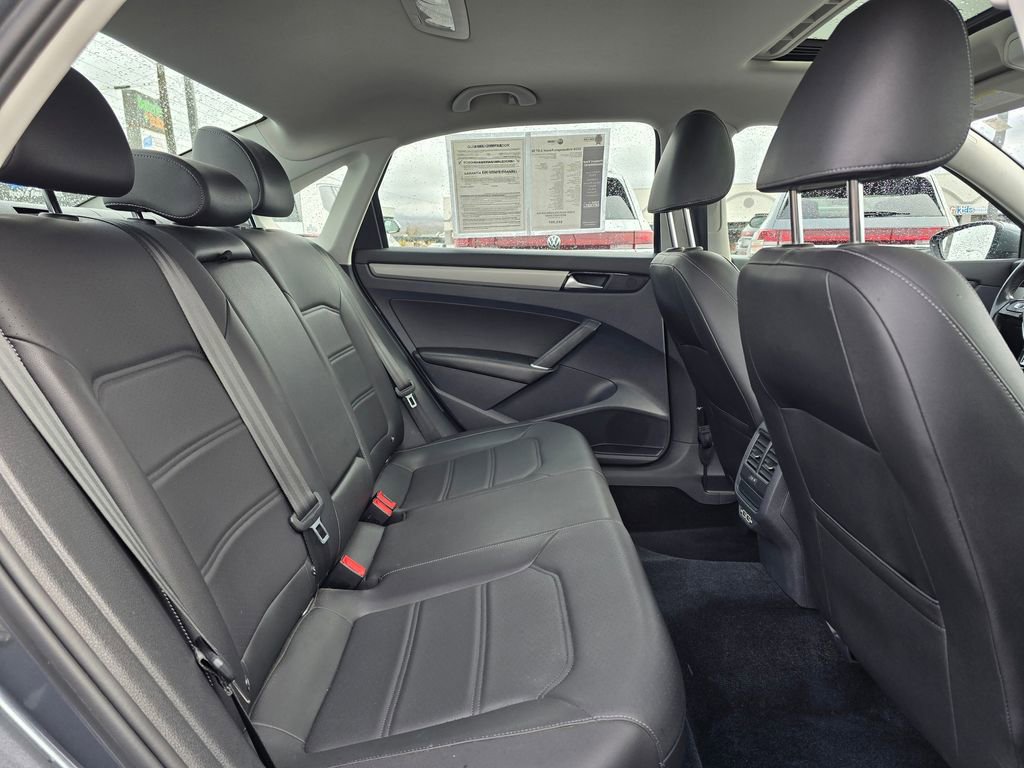 Used 2020 Volkswagen Passat 2.0T SE image 14