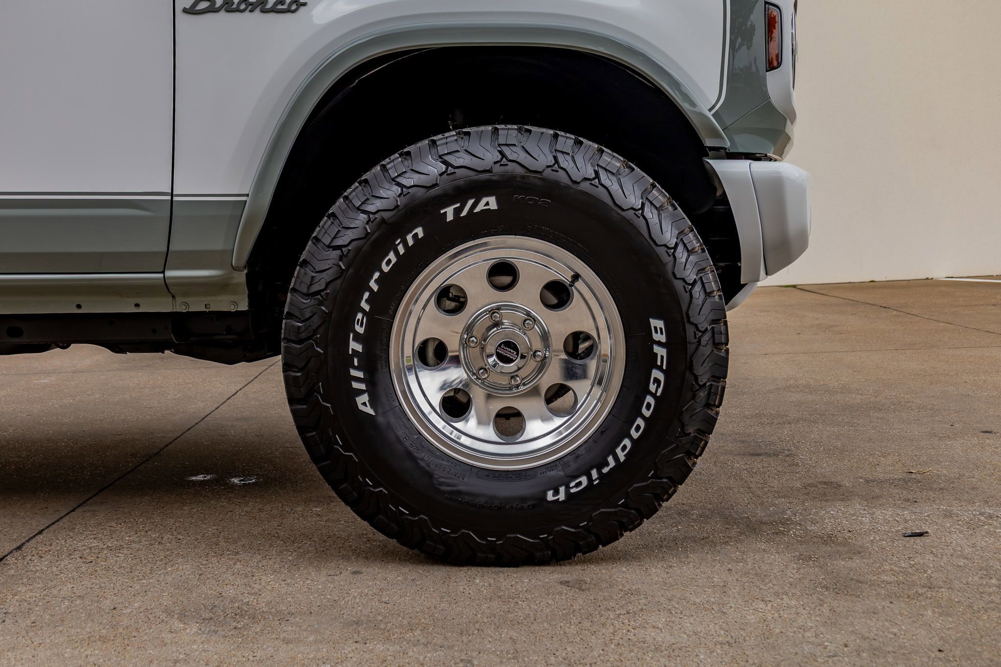 Used 2023 Ford Bronco Heritage Edition AWD/4WD image 12