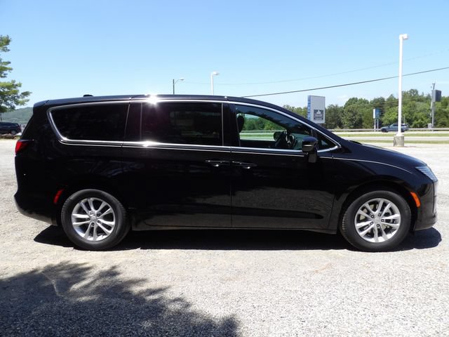 New 2027 Chrysler Pacifica Select FWD image 5