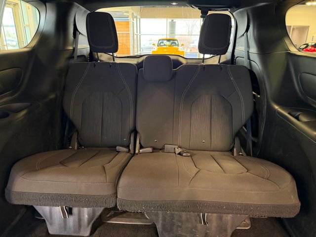 Used 2019 Chrysler Pacifica Touring Plus w/ S Appearance Package FWD image 23