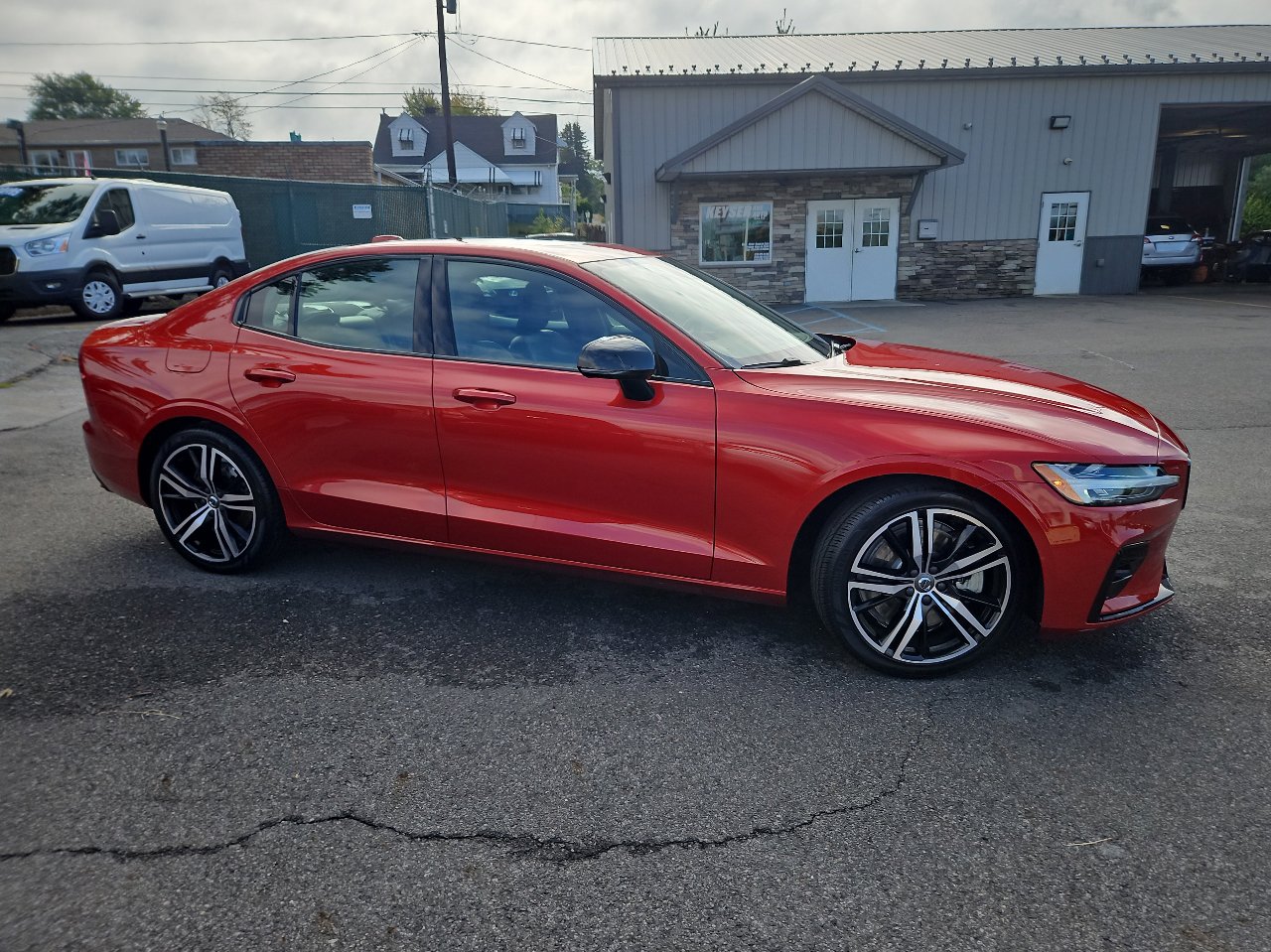 Used 2021 Volvo S60 T6 R-Design image 2
