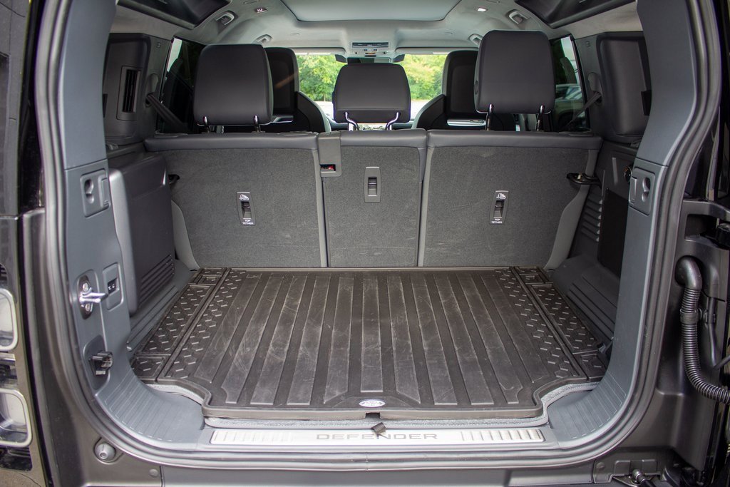 Used 2025 Land Rover Defender 110 image 23