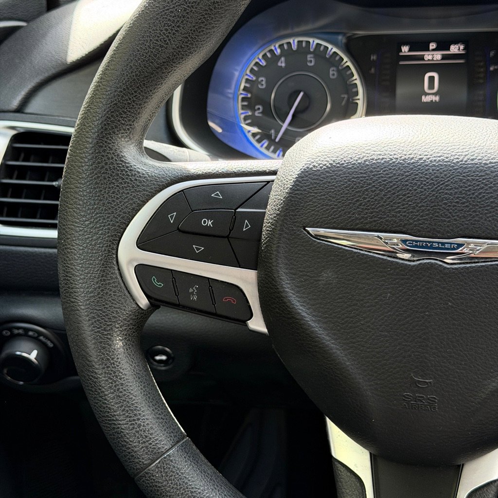 Used 2015 Chrysler 200 Limited image 34