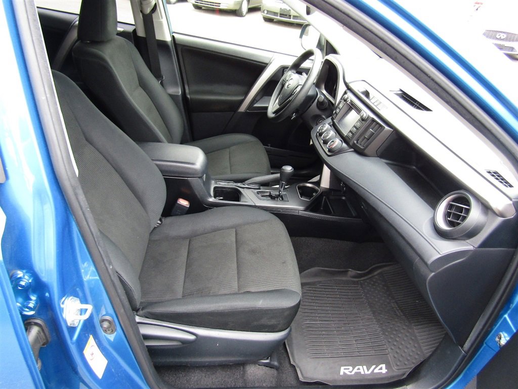 Used 2018 Toyota RAV4 LE w/ All Weather Liner Package AWD/4WD image 15