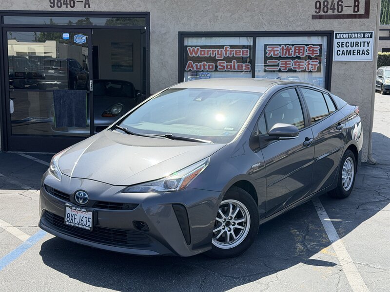 Used 2022 Toyota Prius LE FWD image 1