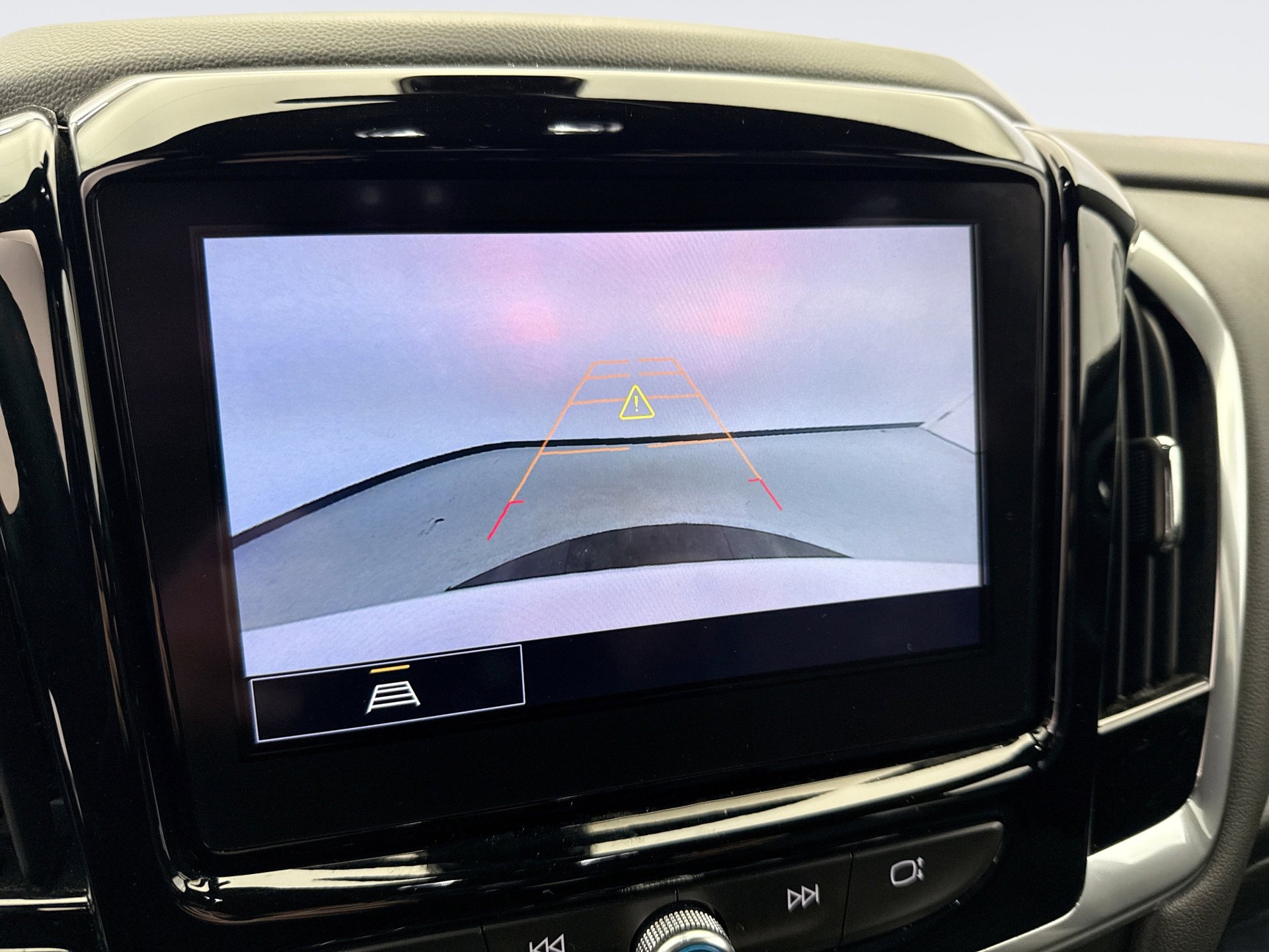 Used 2023 Chevrolet Traverse LT image 16