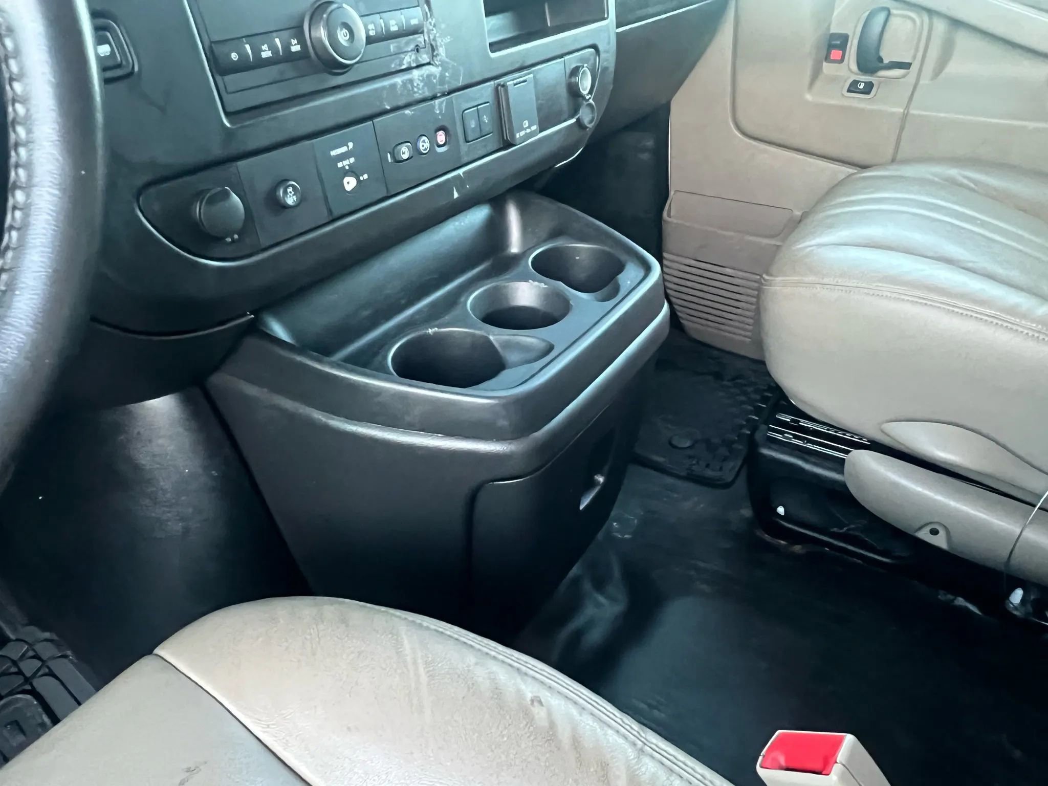 Used 2021 Chevrolet Express 3500 w/ Driver Convenience Package RWD image 26