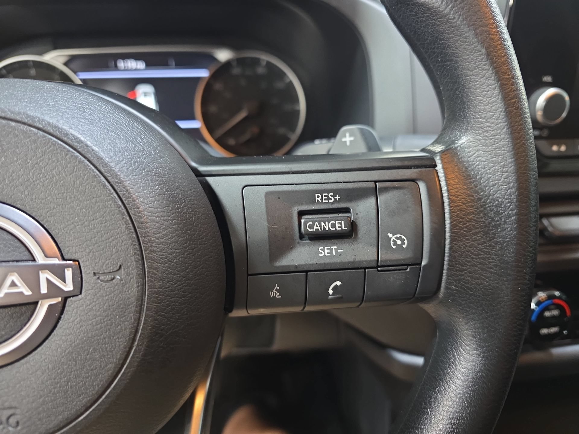 Used 2023 Nissan Pathfinder S AWD/4WD image 17