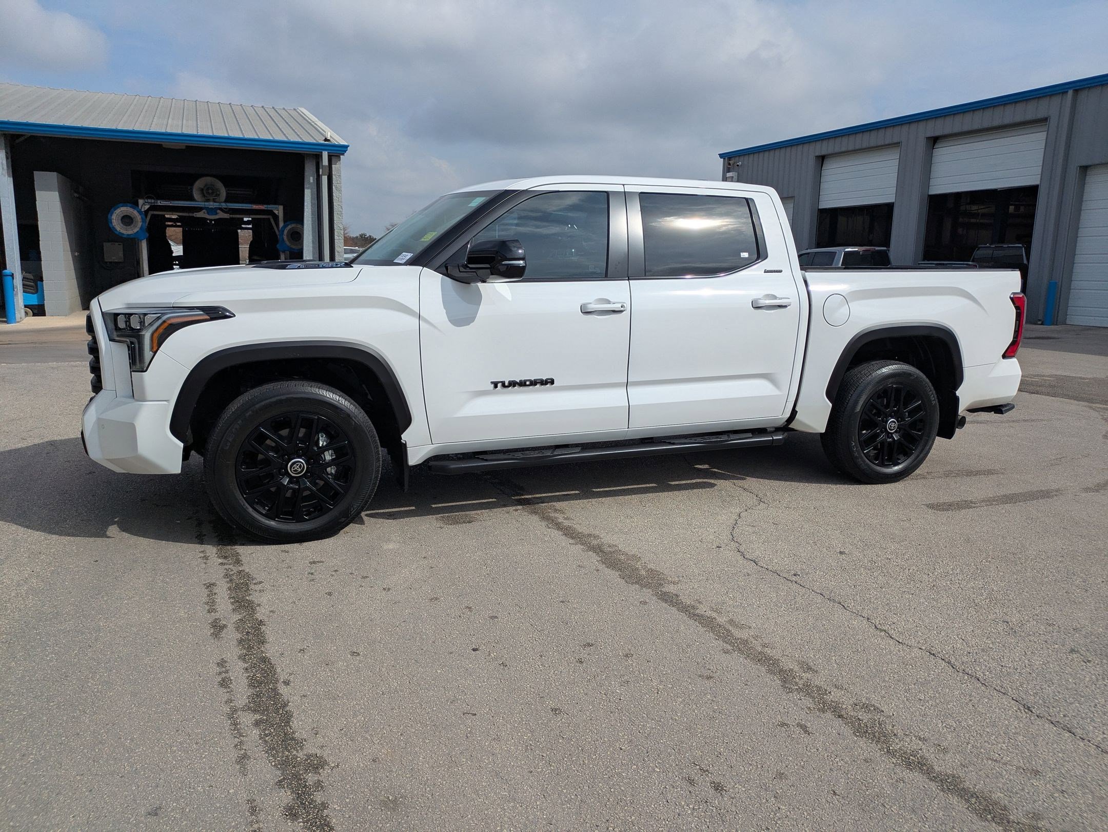 Used 2024 Toyota Tundra Limited image 6