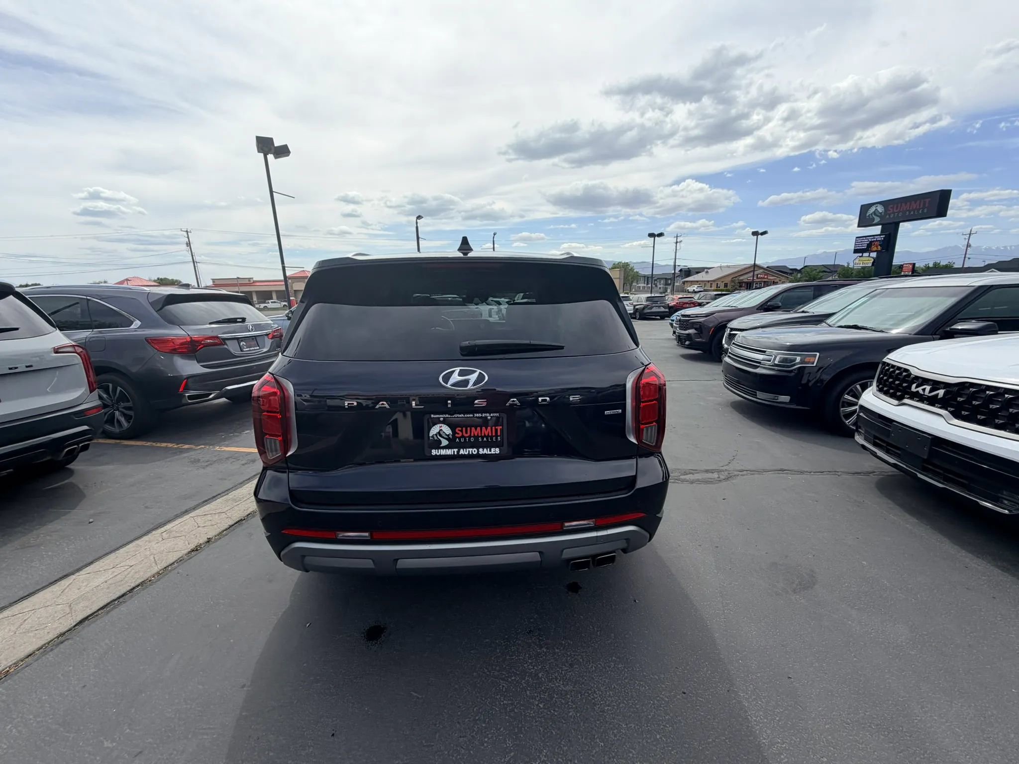 Used 2023 Hyundai Palisade Limited w/ Winter Package image 5