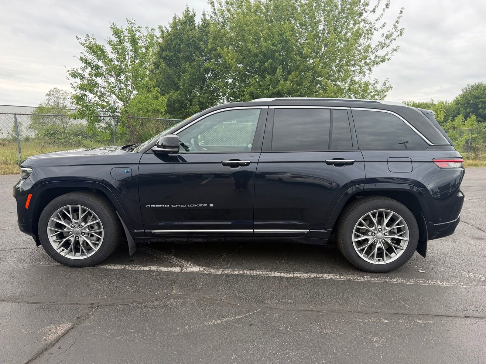 Used 2022 Jeep Grand Cherokee Summit AWD/4WD image 10
