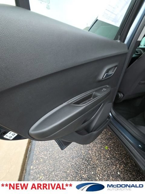 Used 2021 Chevrolet Trax LS w/ Tint and Cruise Package AWD/4WD image 16