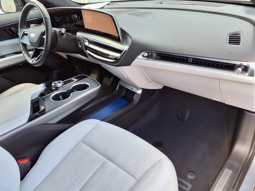 Certified 2024 Cadillac Lyriq Luxury RWD image 8