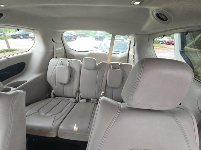 Used 2021 Chrysler Pacifica Touring-L FWD image 7