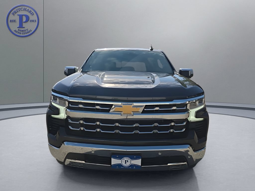 Used 2022 Chevrolet Silverado 1500 LTZ w/ LTZ Premium Package AWD/4WD image 2
