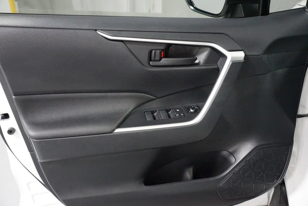 Certified 2023 Toyota RAV4 LE AWD/4WD image 28