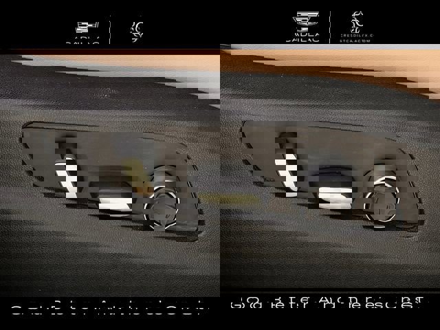 Certified 2025 Cadillac XT4 Premium Luxury image 29