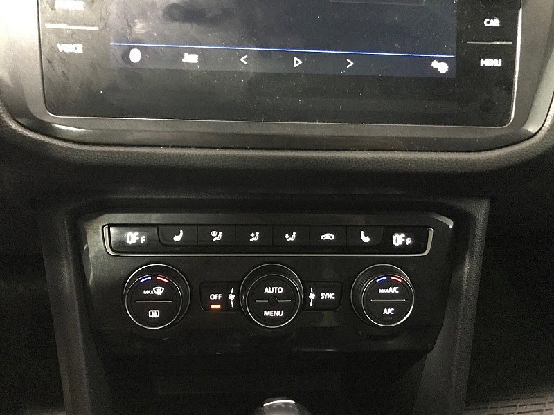 Used 2020 Volkswagen Tiguan SE w/ Panoramic Sunroof Package image 29