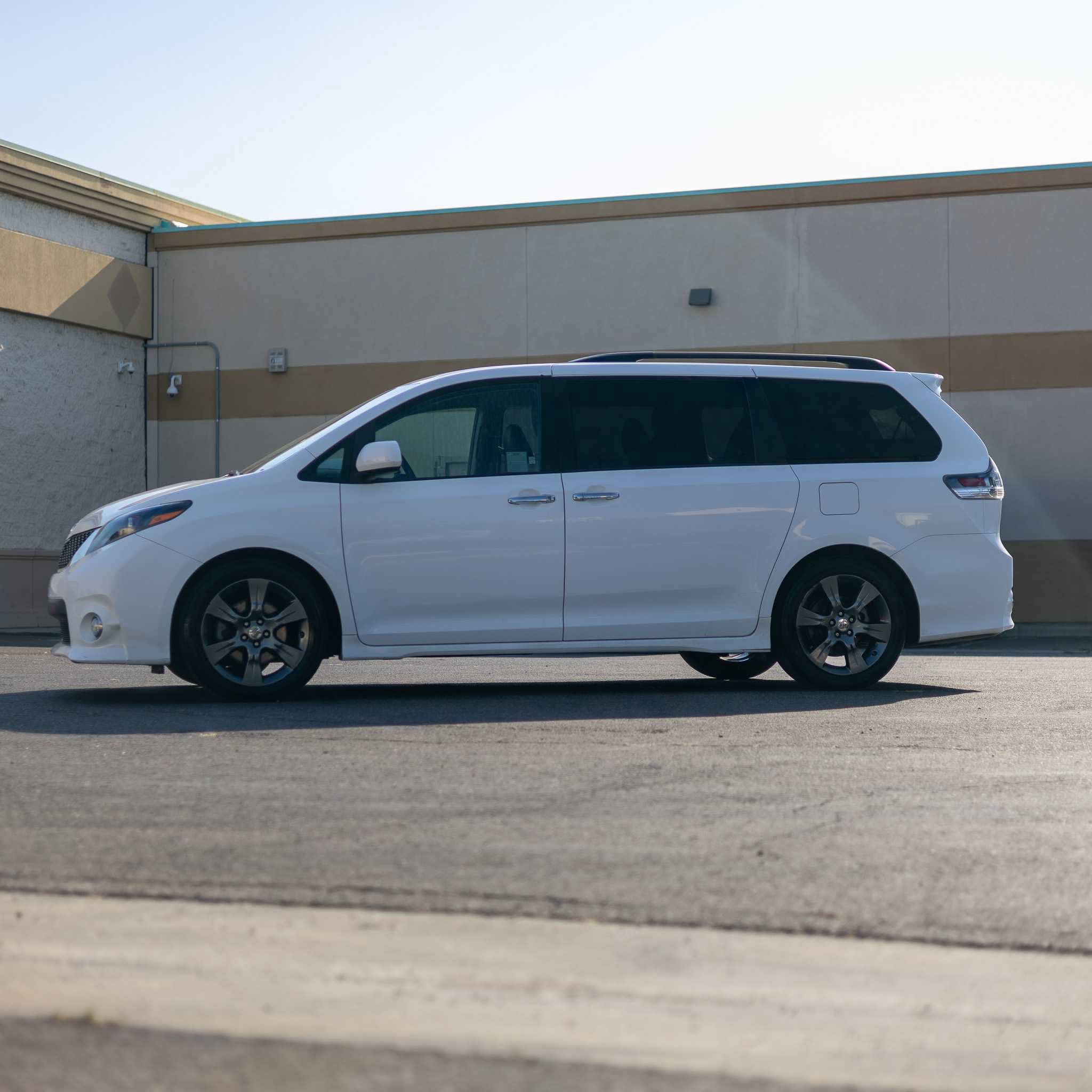 Used 2015 Toyota Sienna SE image 4