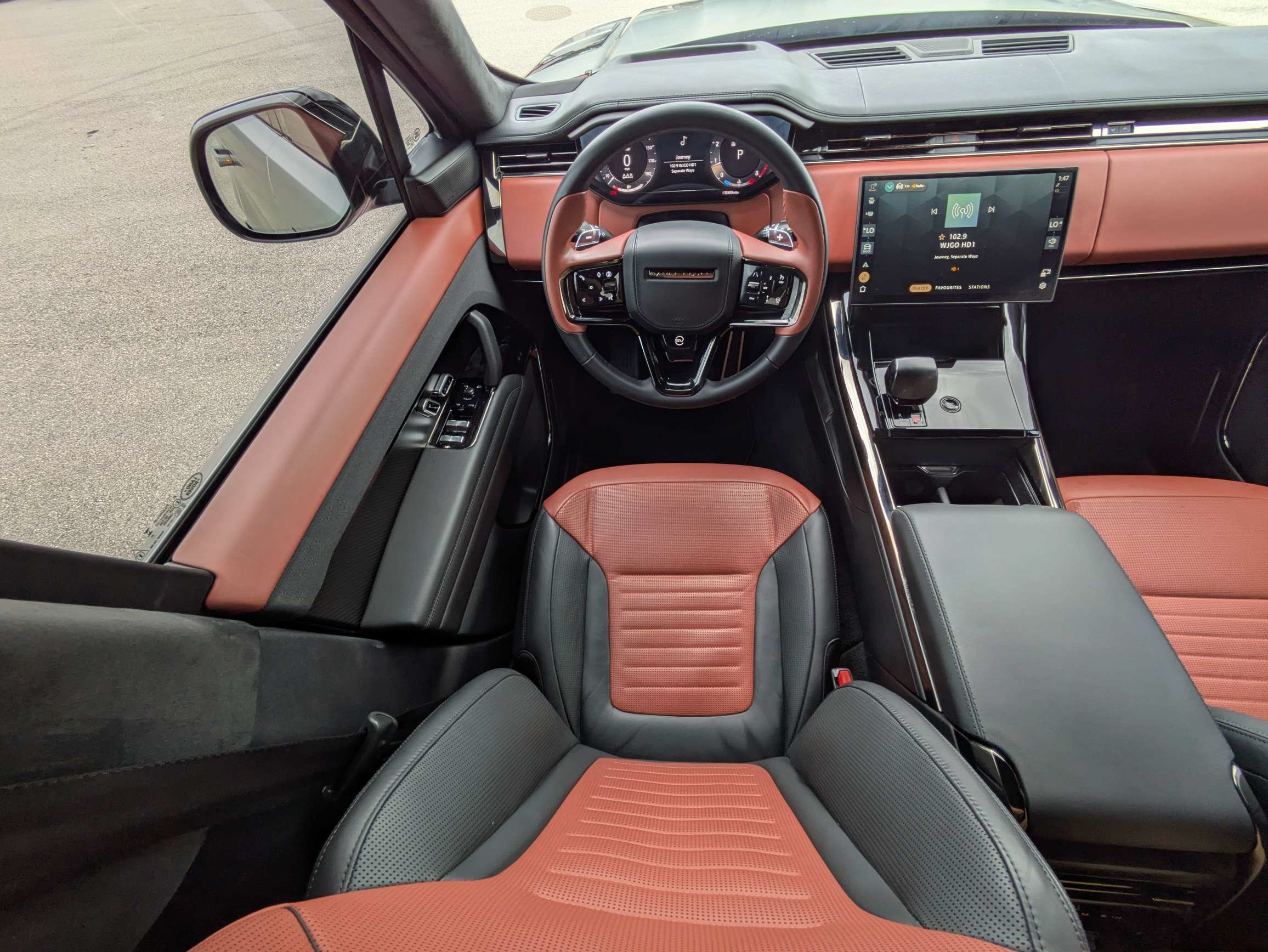 Used 2024 Land Rover Range Rover Sport AWD/4WD image 18