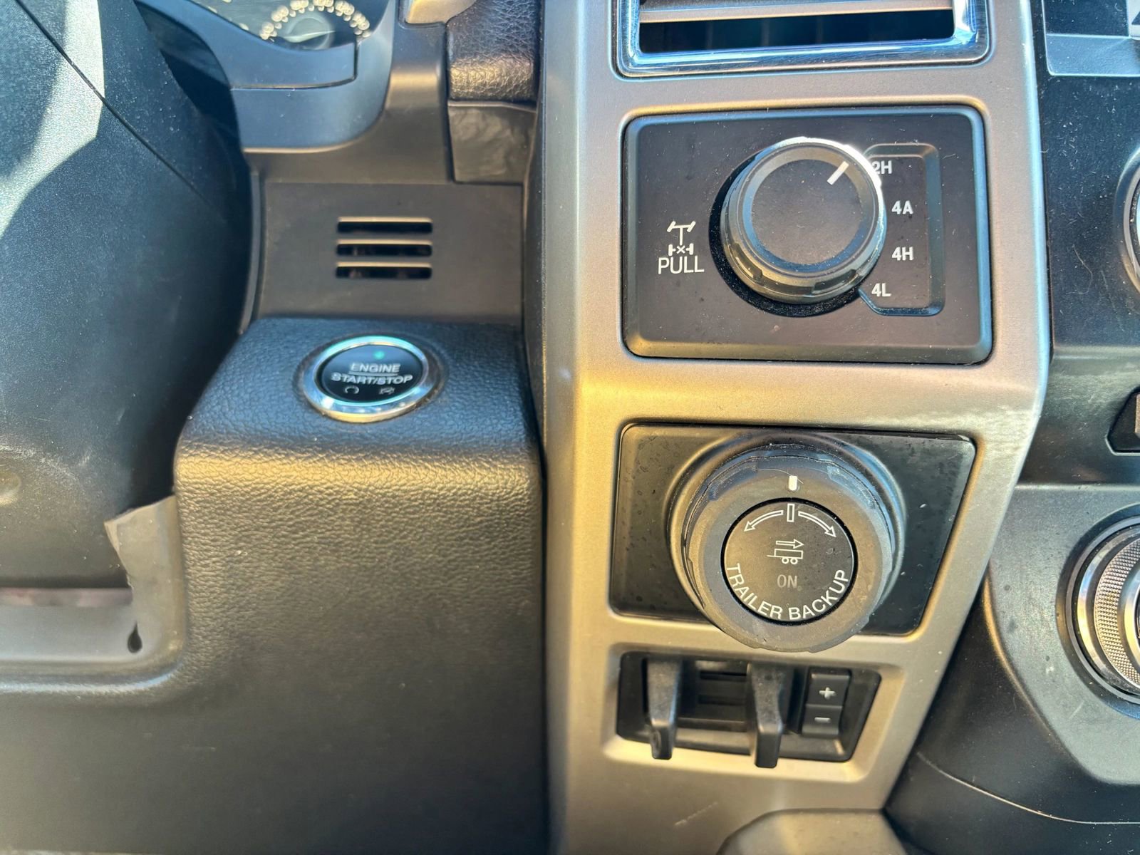 Used 2016 Ford F150 Lariat w/ Equipment Group 502A Luxury AWD/4WD image 24