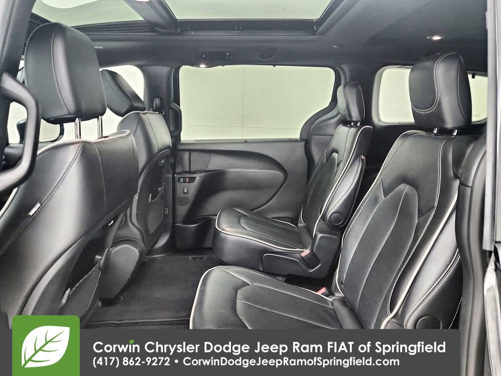 Used 2025 Chrysler Pacifica Limited FWD image 32