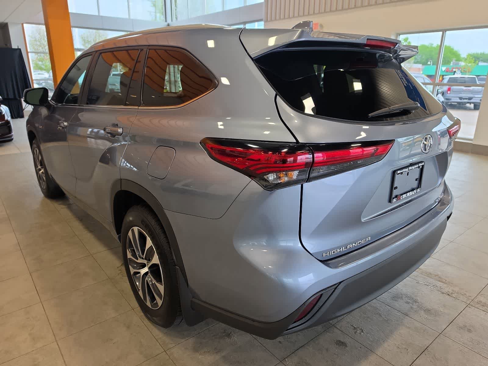 Used 2023 Toyota Highlander XLE AWD/4WD image 44