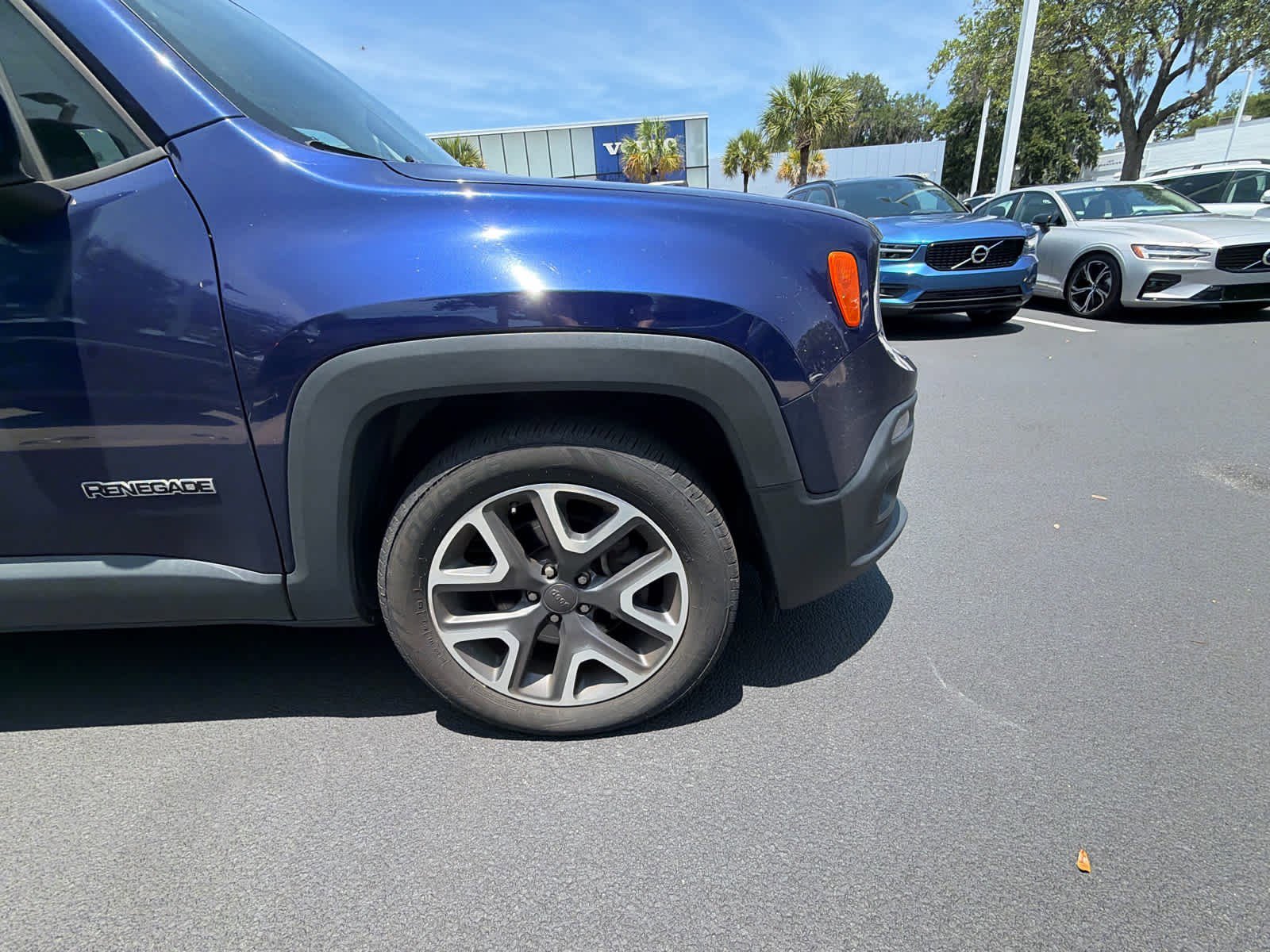 Used 2018 Jeep Renegade Latitude FWD image 20