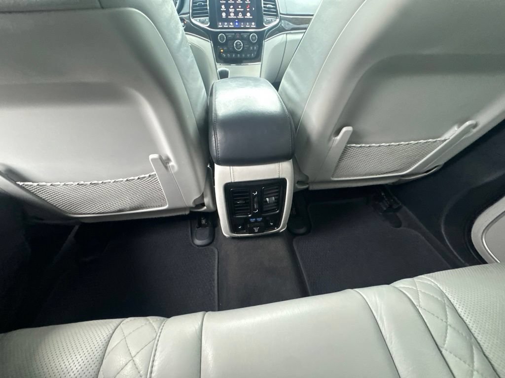 Used 2021 Jeep Grand Cherokee Summit AWD/4WD image 25