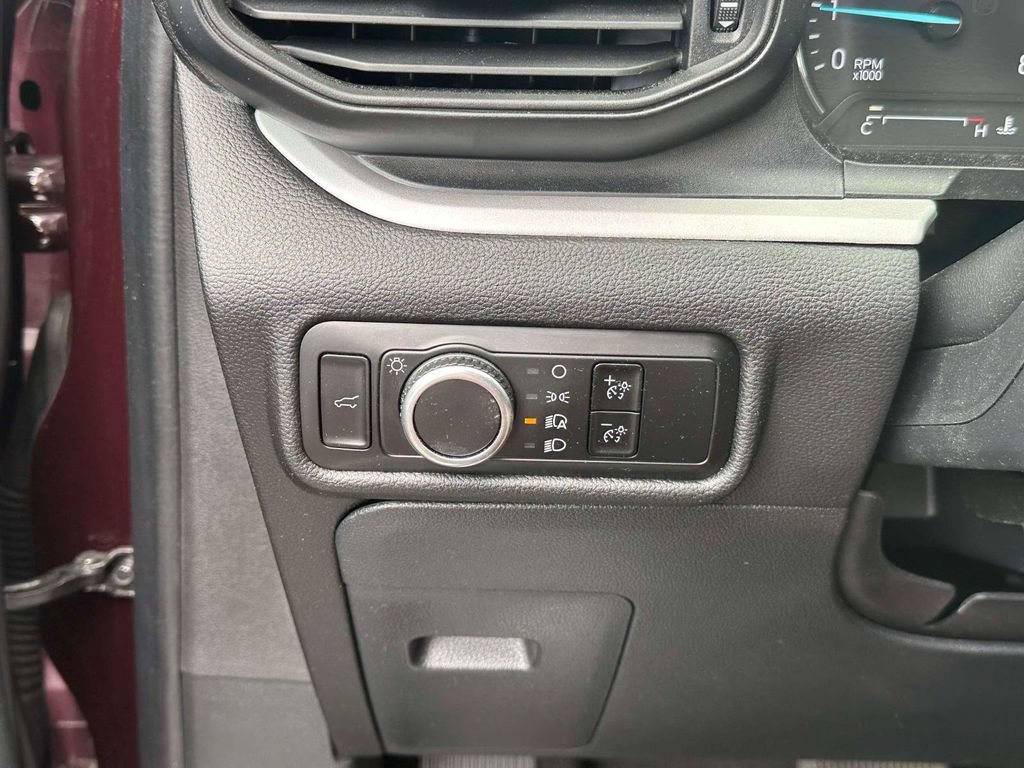 Used 2023 Ford Explorer XLT AWD/4WD image 21
