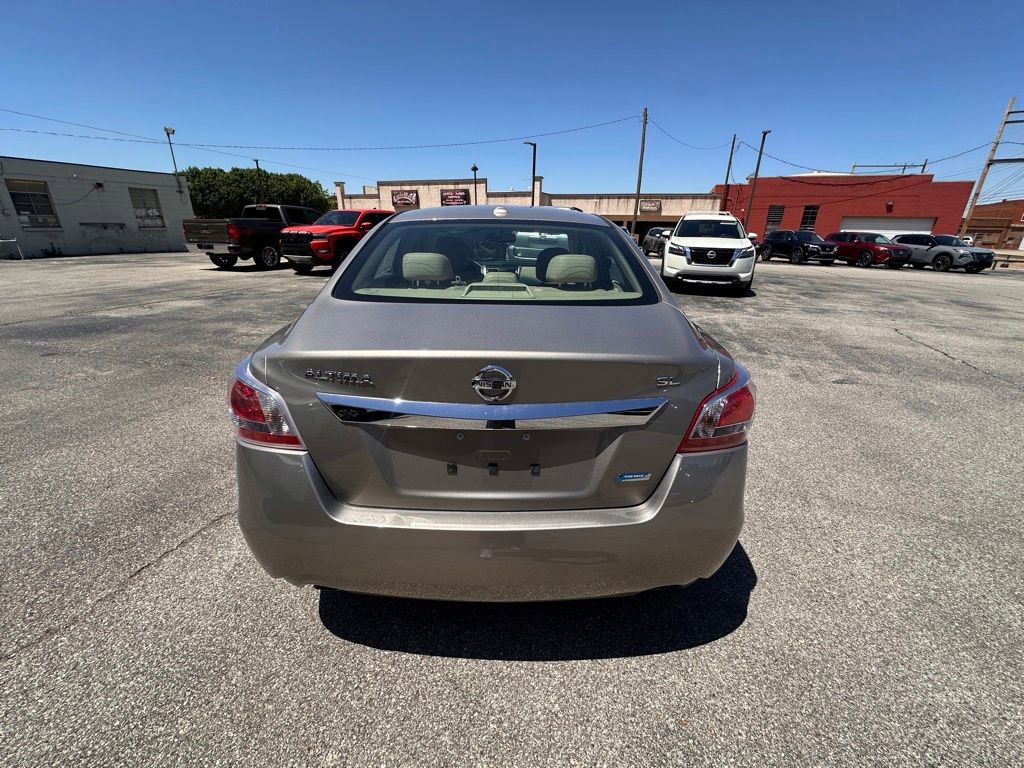 Used 2013 Nissan Altima 2.5 SL w/ 2.5 Moonroof Pkg FWD image 4