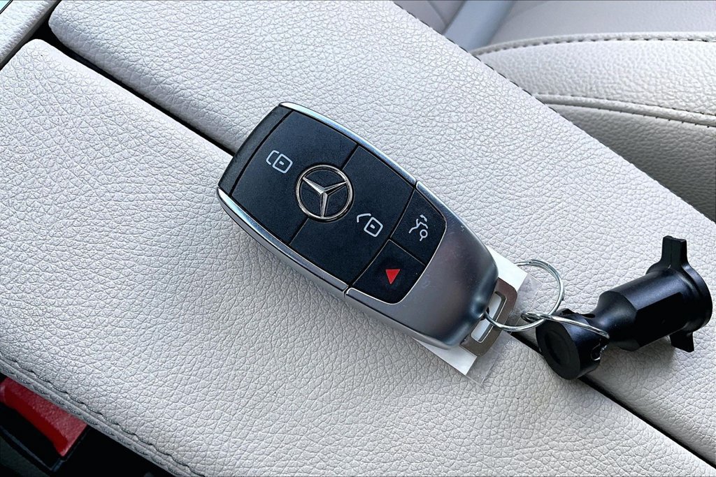 Used 2025 Mercedes-Benz GLA 250 image 12