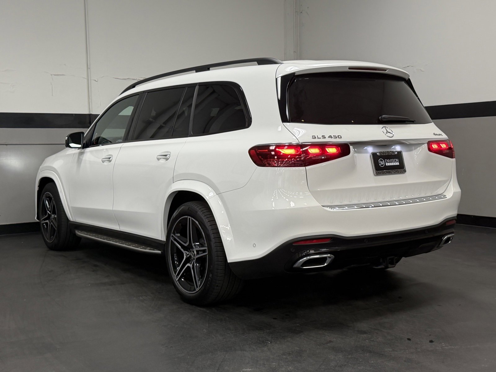 Used 2024 Mercedes-Benz GLS 450 4MATIC image 9