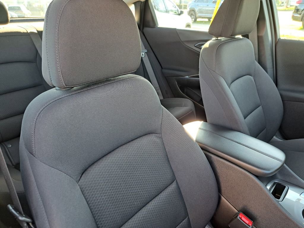 Used 2025 Chevrolet Malibu LT image 19