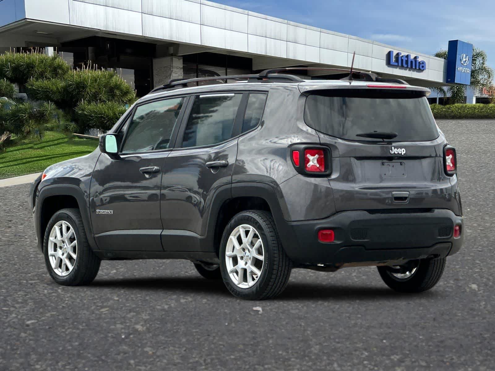 Used 2021 Jeep Renegade Latitude w/ Convenience Group AWD/4WD image 7