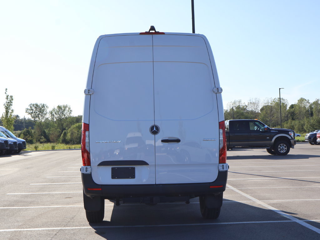 Used 2025 Mercedes-Benz Sprinter 2500 image 6
