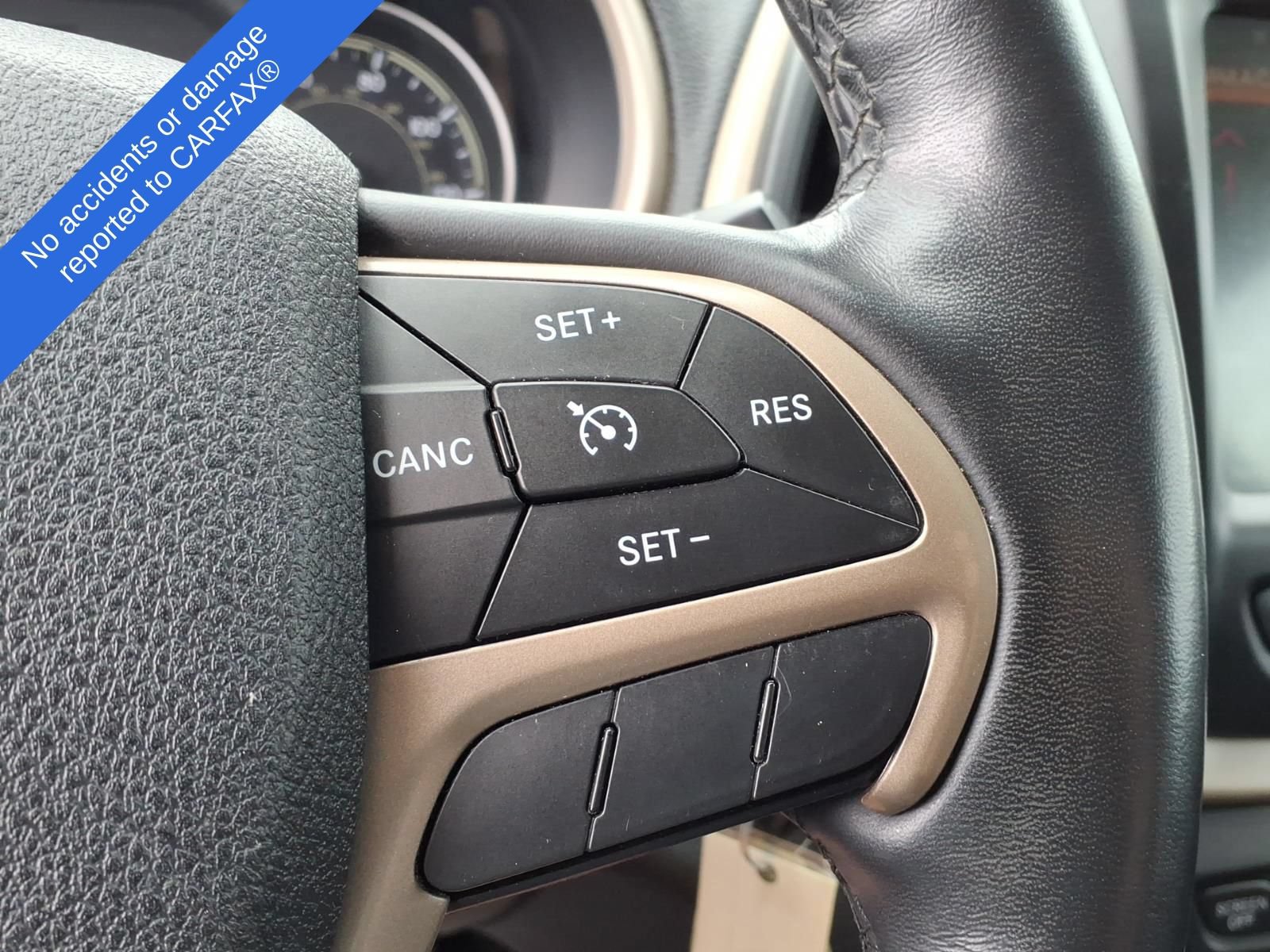 Used 2015 Jeep Cherokee Latitude w/ Cold Weather Group AWD/4WD image 29