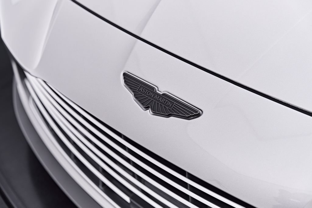 Used 2025 Aston Martin Vanquish RWD image 23