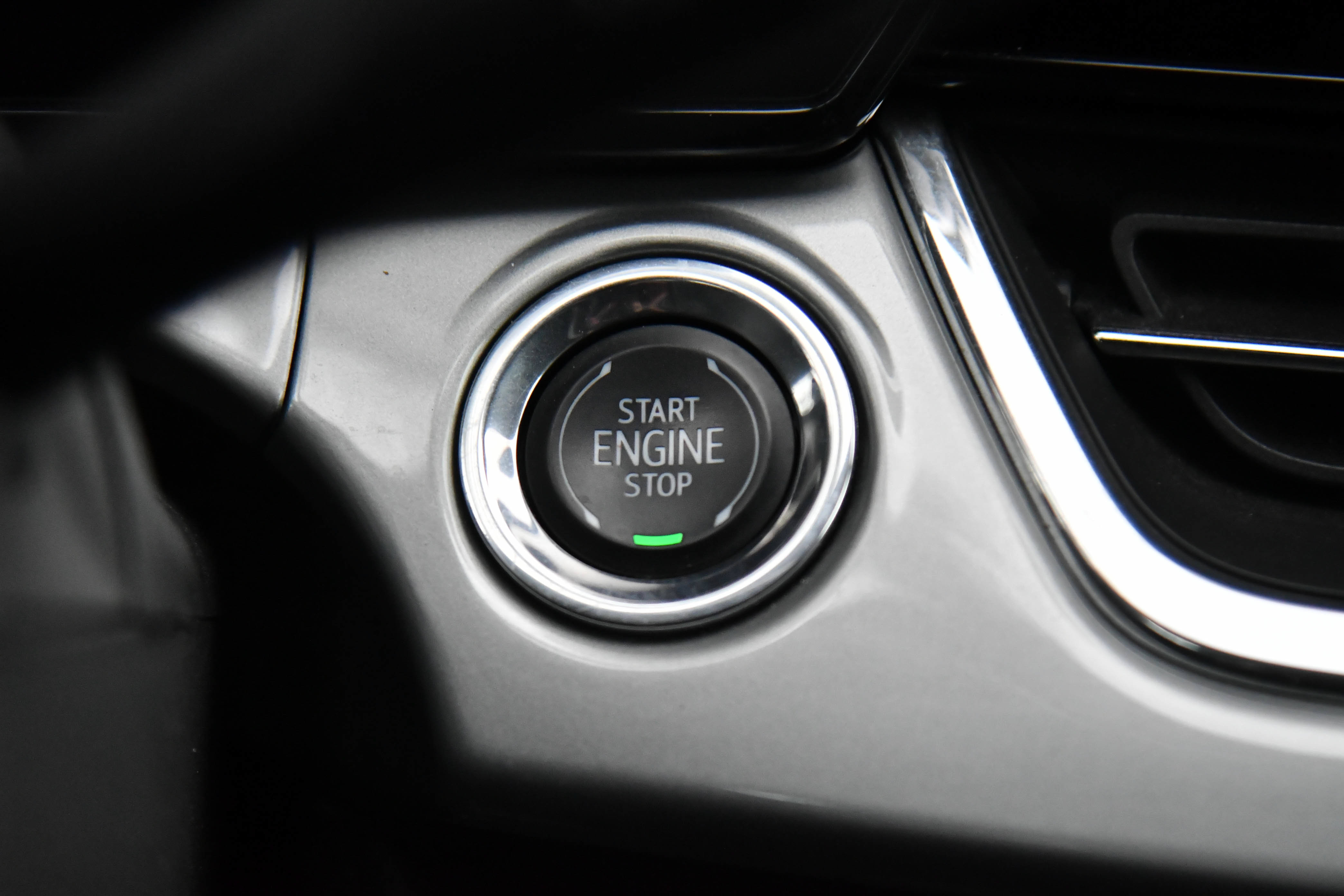 Used 2025 Chevrolet Trax LT FWD image 28