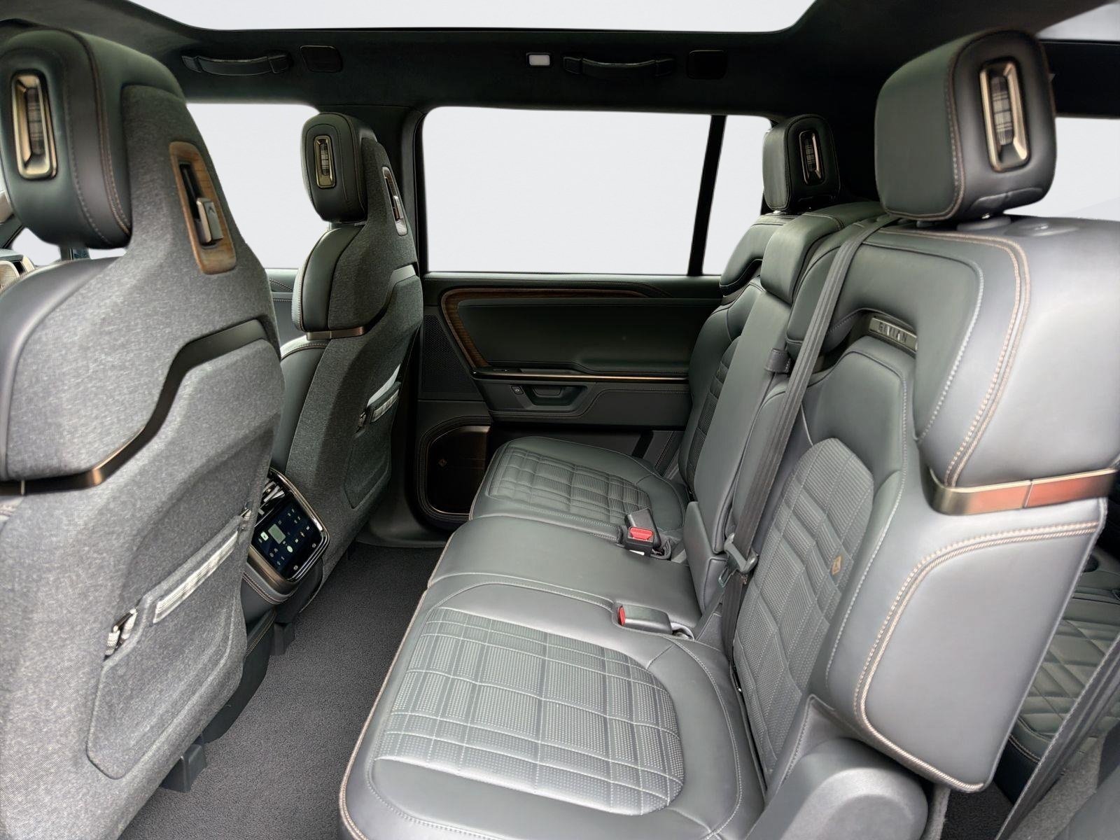 Used 2026 Rivian R1S Premium AWD/4WD image 26